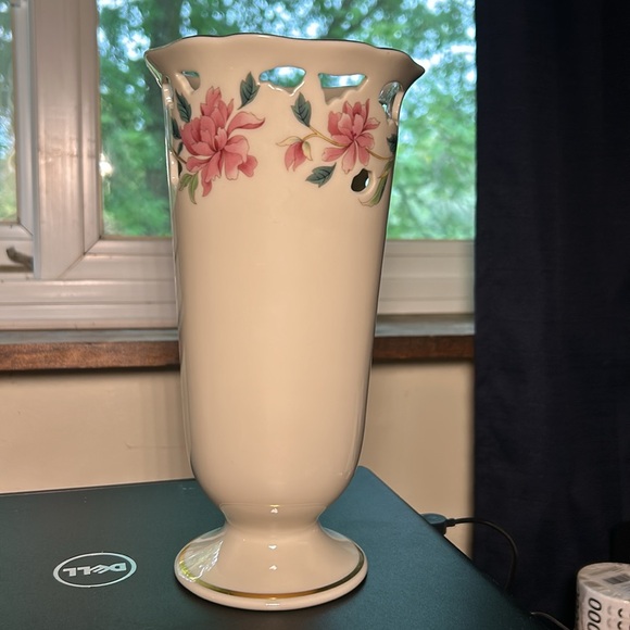 Vintage Lenox 8.5" Porcelain Vase Gold Rimmed - Picture 5 of 6